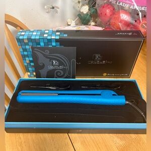Royale Pro 100% Ceramic Plate Hair Styling Iron Turquoise Breeze New In Open Box